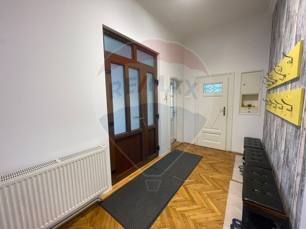 Apartament la casa de inchiriat