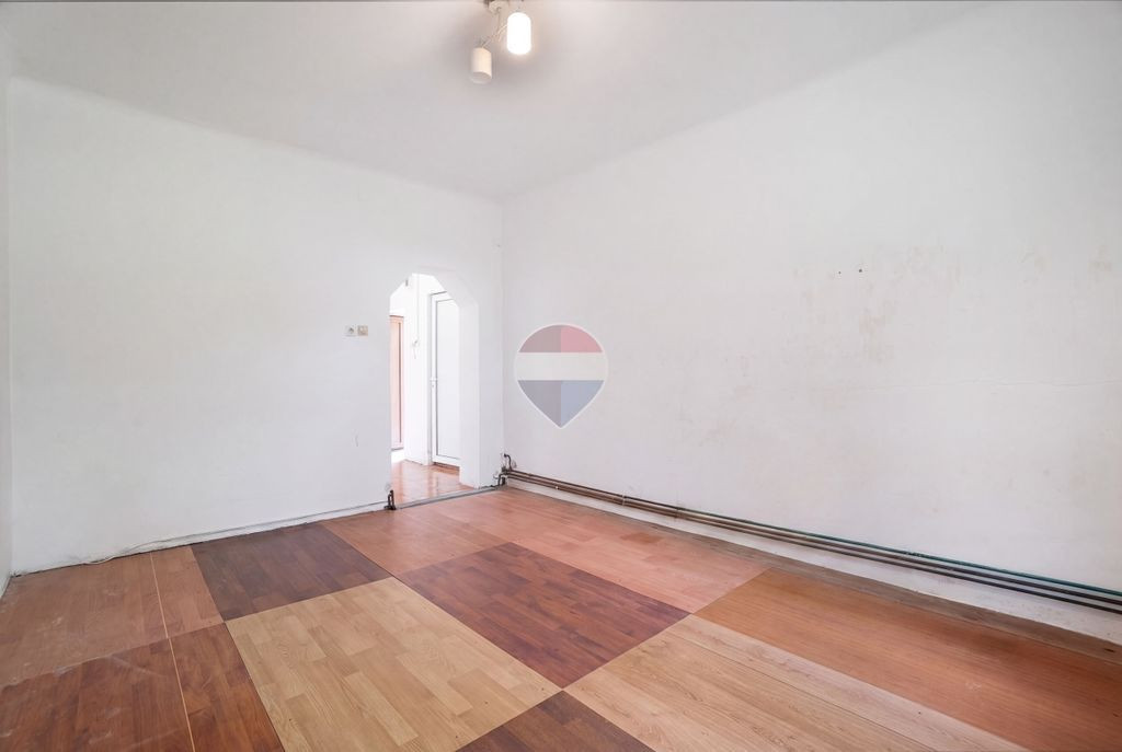 Comision 0% - Garsoniera la curte cu gradina - Strada Lun...