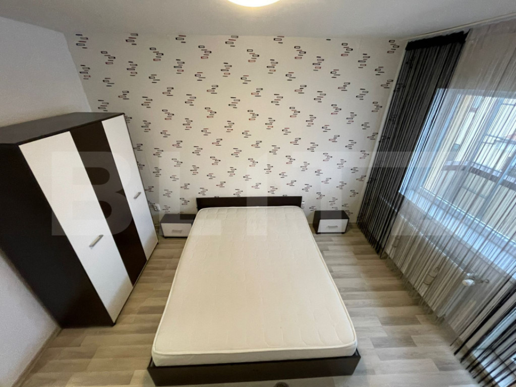 Apartament spațios cu 2 camere decomandate, parcare, terasa