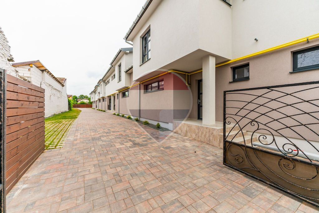 Casă nouă 4 camere, P+1, zona centrală