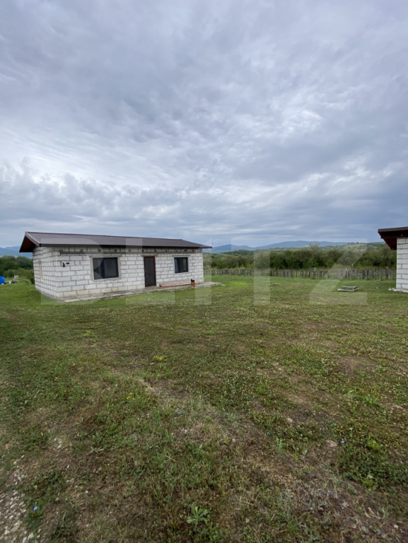 Casa de vanzare, 15 arii de teren, 15 minute de Bistrita