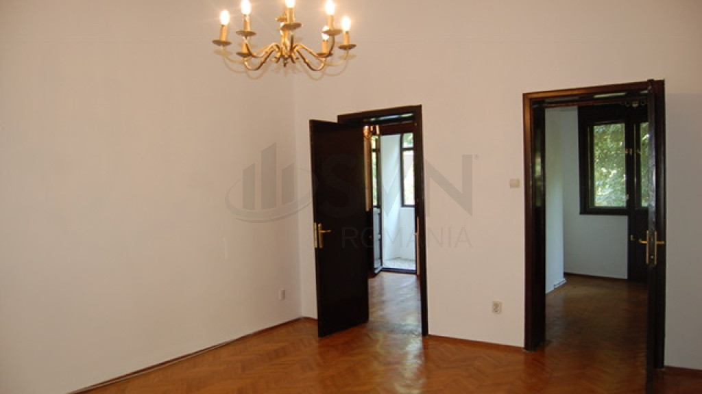 Apartament 4 camere Primaverii