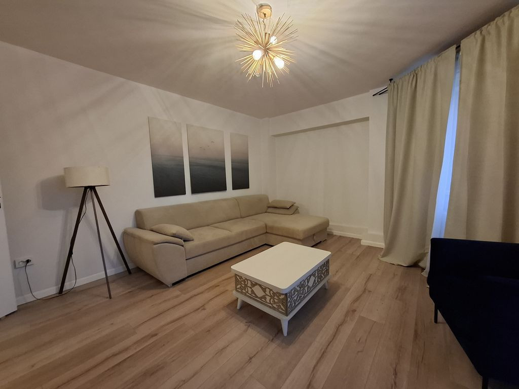 Apartament cu 2 camere și balcon cu vedere port Bd Ferdi...