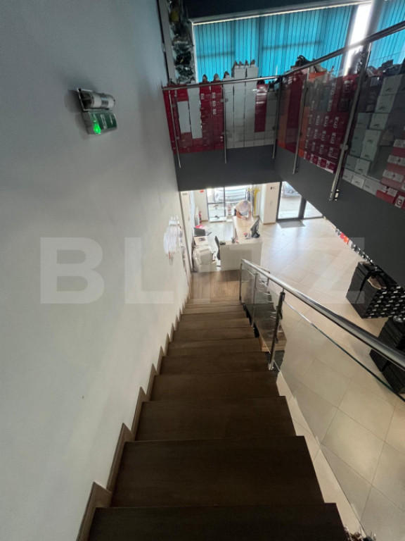 Spațiu comercial de închiriat, 180 mp utili, parcare propr