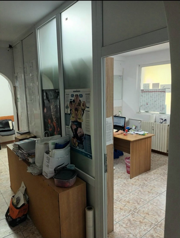 Centru Ferdinand spatiu birouri la parter bloc