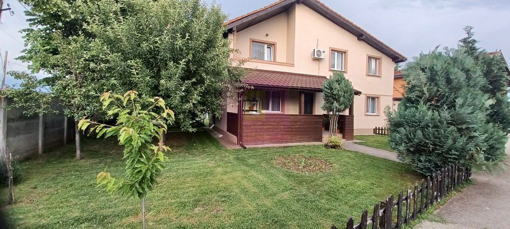 Săbăreni, casă 2009, P+1, terasă, garaj, curte 315 mp