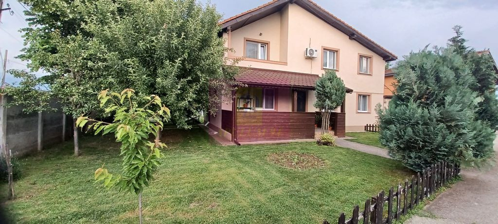 Săbăreni, casă 2009, P+1, terasă, garaj, curte 315 mp