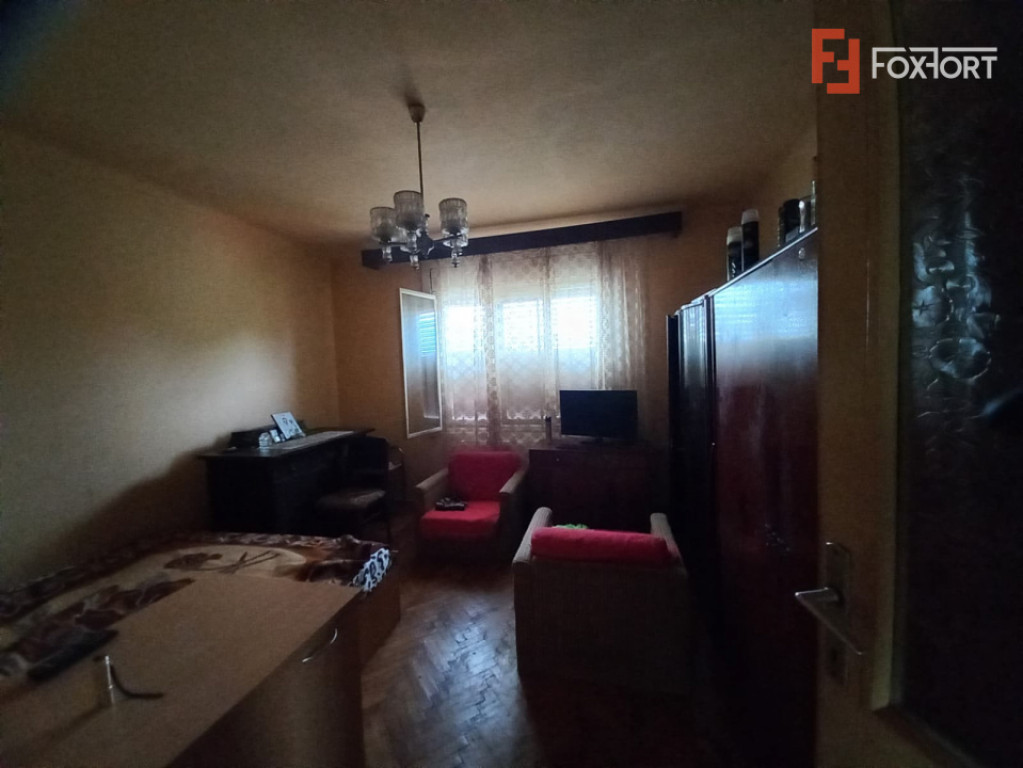 Casa individuala cu 5 camere si teren de 337 mp - zona Crisa
