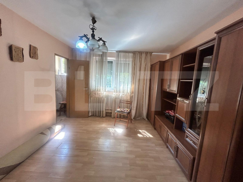 Apartament 2 camere, etaj 1, zona Decebal