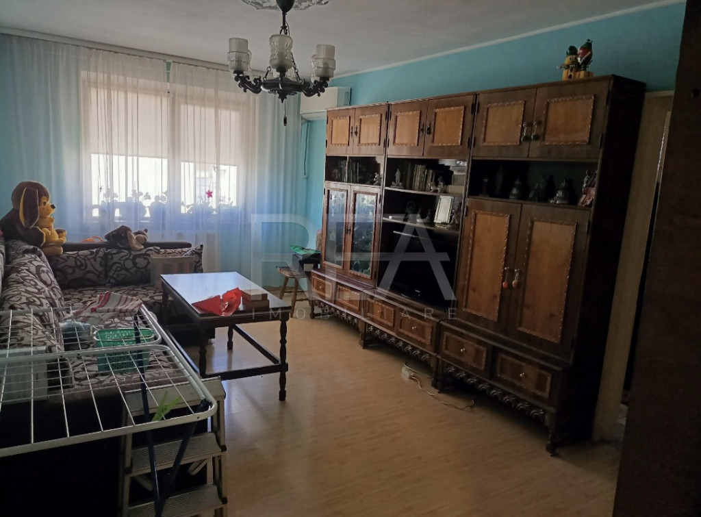 4 camere, 8/8, 90mp, bloc 1984-Crangasi-Str 9 Mai