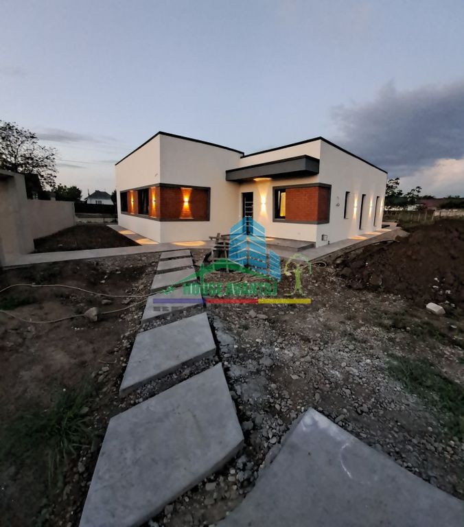 Casă la cheie cu panoramă spre munte | 9.5 km de Focșani