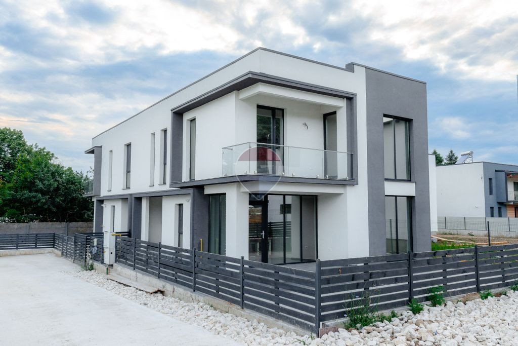 Casă tip duplex, P+1E, 174mp construiți — Budeasa Mar...
