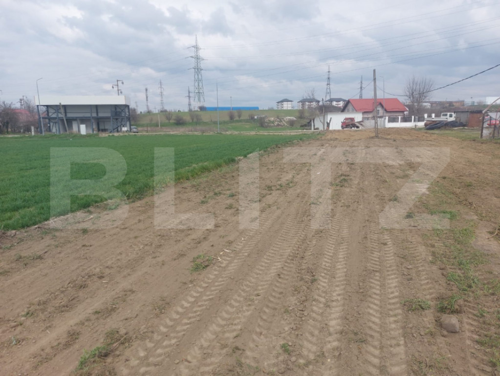 3 parcele intravilan, Isalnita, utilități la front
