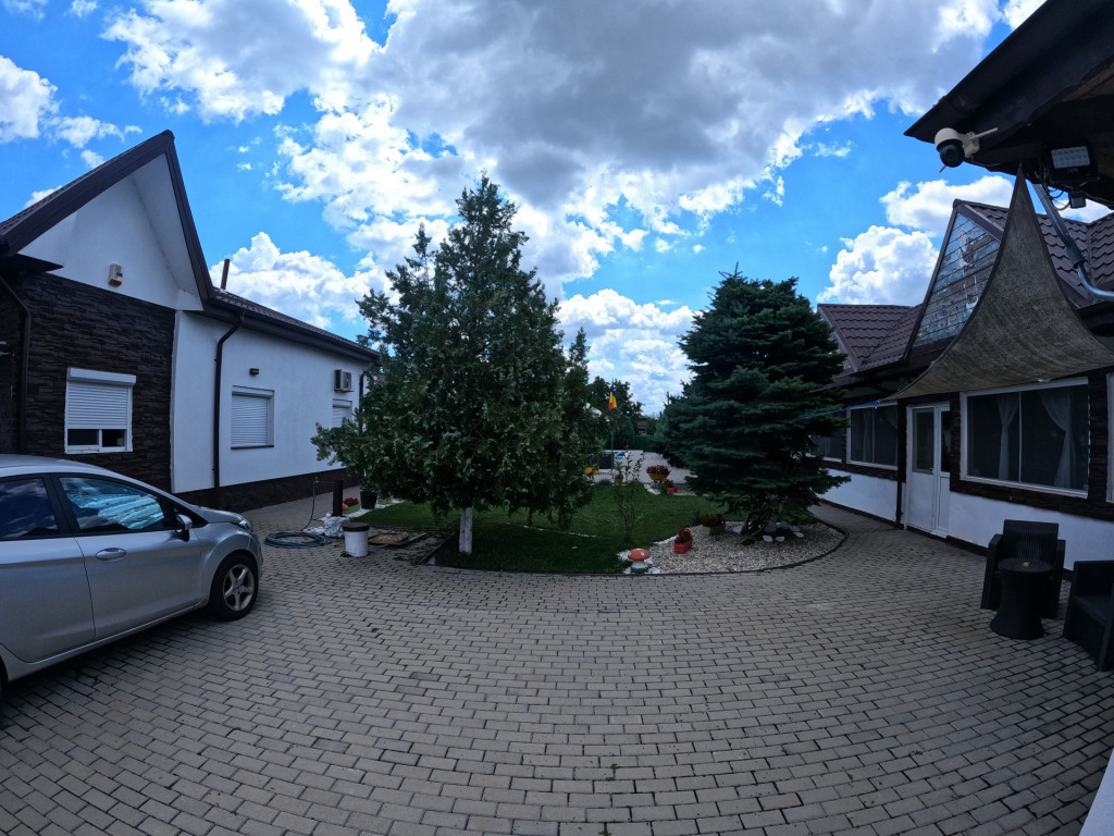 Proprietate Exclusivă cu Piscină, Foișor și Livadă | 1