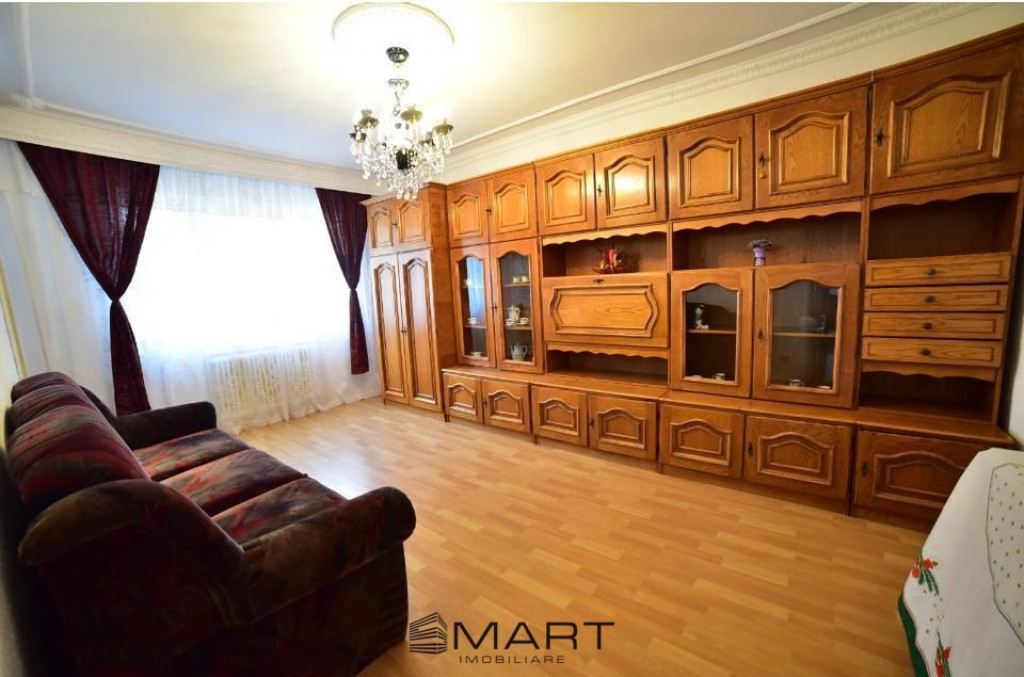 Apartament 3 camere decomandate zona Vasile Aaron