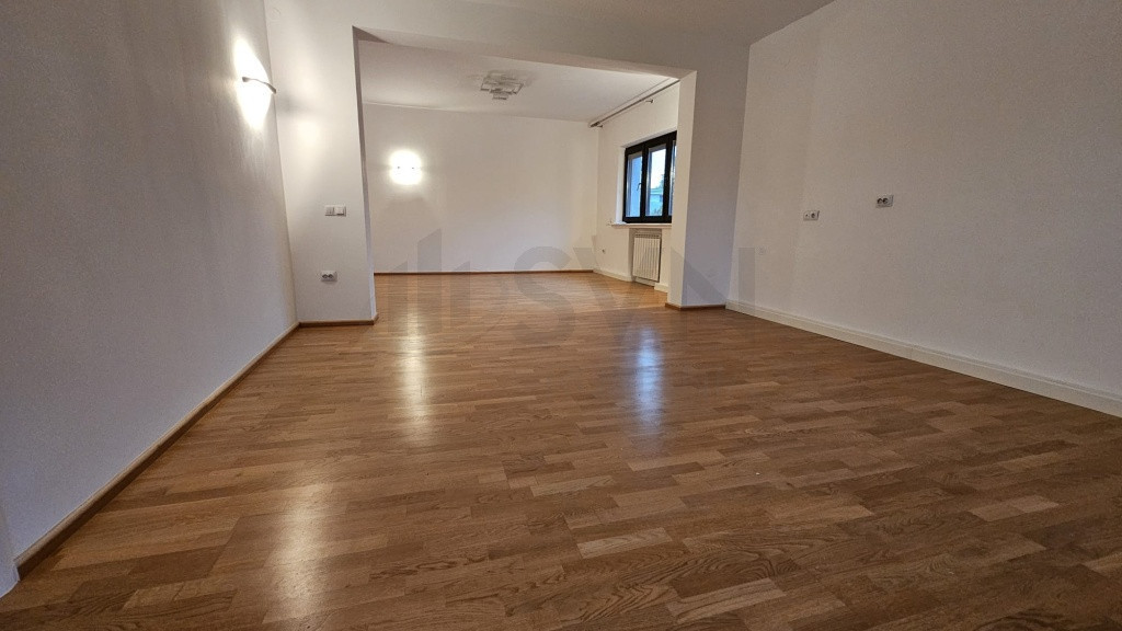 Apartament 3 camere Casin Domenii