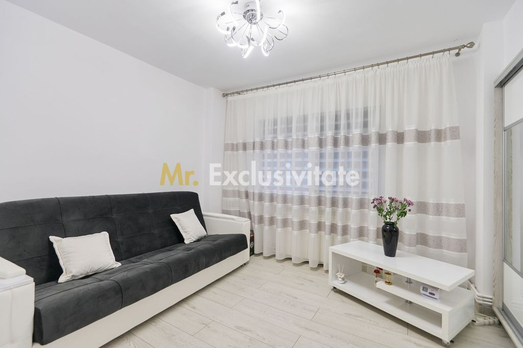 Garsonieră decomandată - Complet renovată - Parter –...