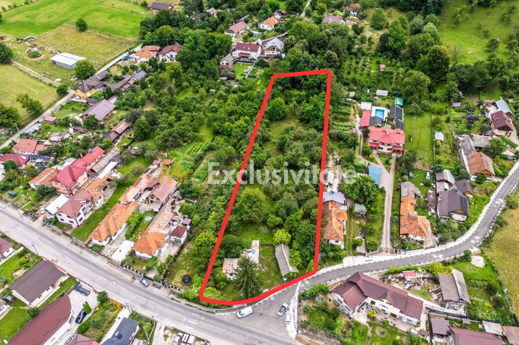 Casa in Leresti, la strada principala, cu rau in spate | ...