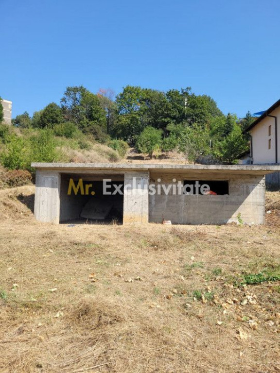 Teren intravilan Turcesti (Pitesti) - 1083 mp, demisol ex...
