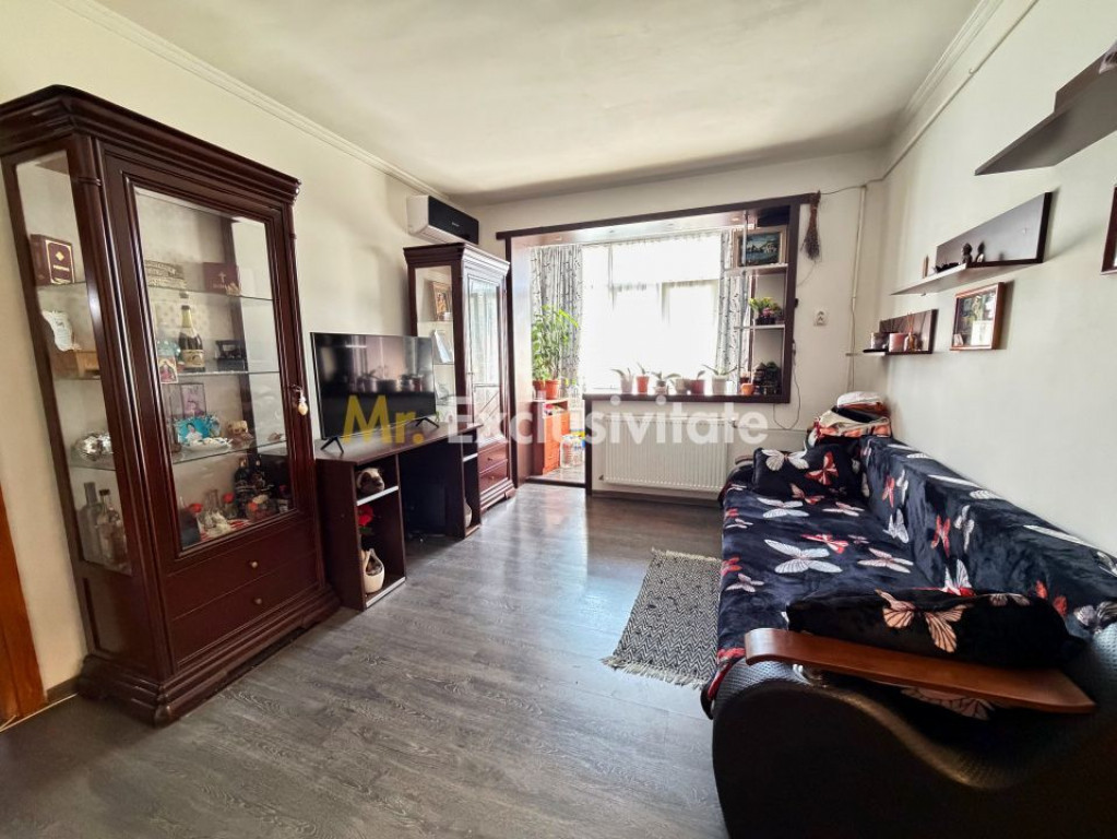 Apartament 2 camere semidecomandat zona Fratii Golesti - ...