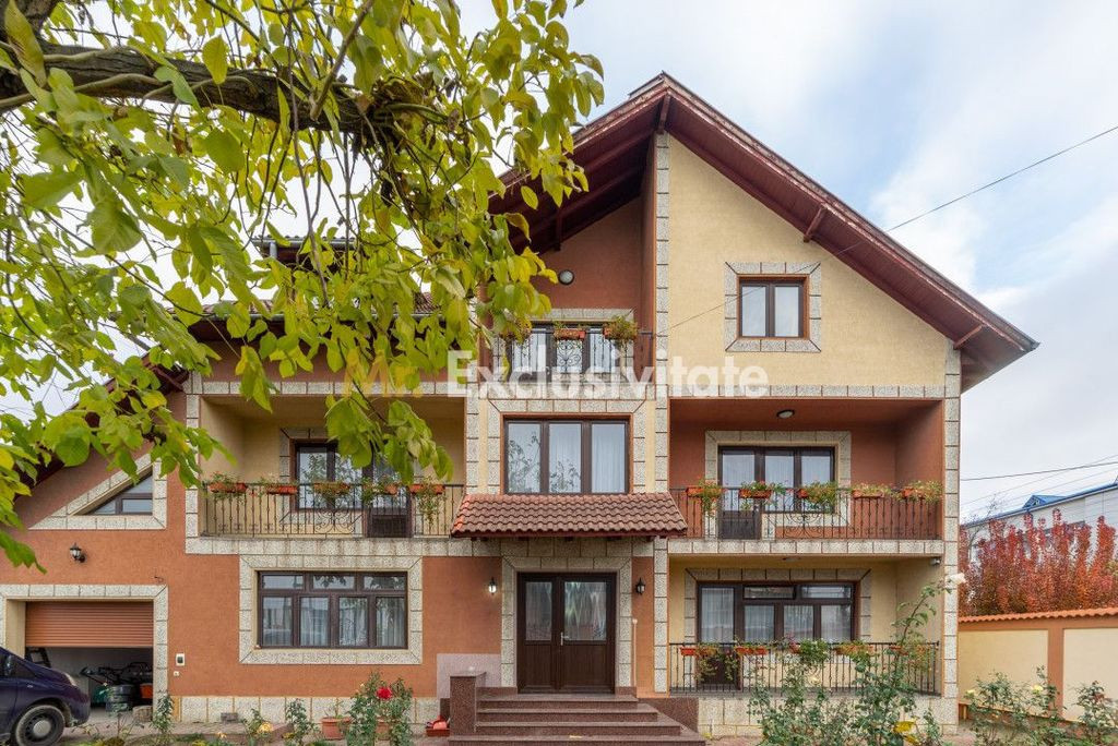Casă spațioasă cu 8 camere - Pitești - 0% Comision