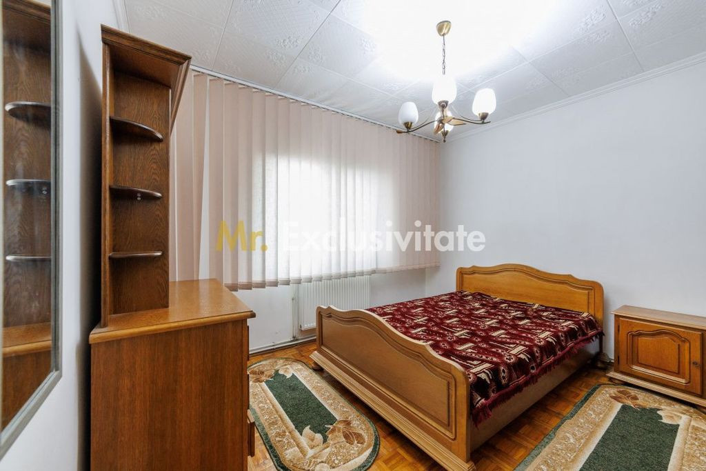 Apartament 2 camere, etaj 3, zonă excelentă, Trivale ??...