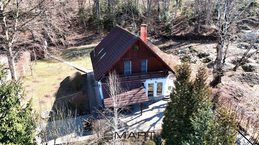 Casa de vacanta cu teren 2000mp Valea Avrigului