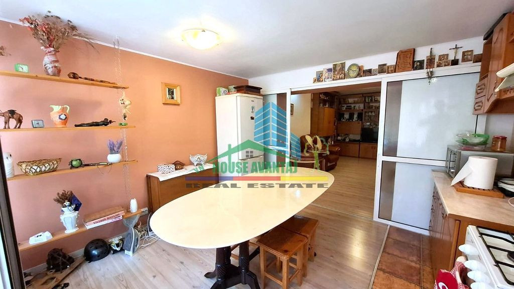 Apartament 3 camere, parter, gata de mutare