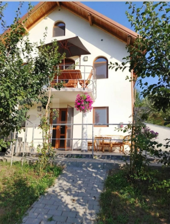 Casă și livadă de vânzare, 150 mp, zona Grebenișu de C?