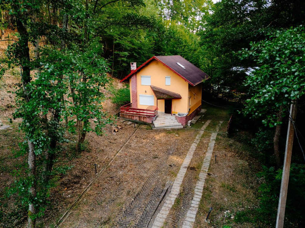 Casă tip duplex, P+1E, 174mp construiți — Budeasa Mar...