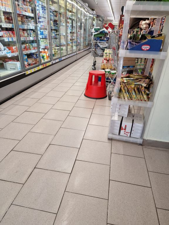 Zona Piata Resita Subsol si parter 716 mp inchiriat la Ma...