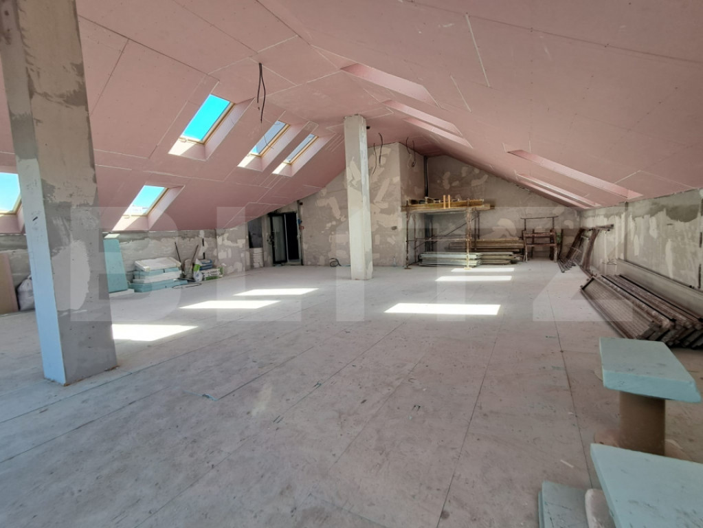 Spațiu comercial de închiriat – 238 mp, Mansardă,