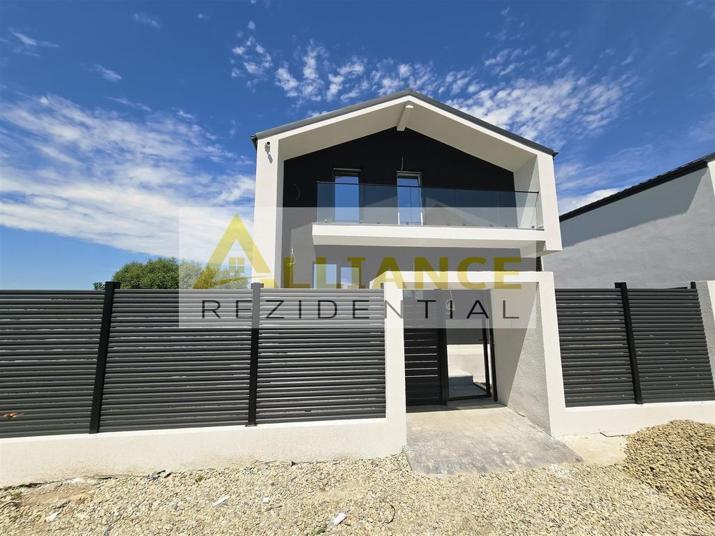 Casa parter- 4 camere- 600m de autobuz- 2km de metrou-pod...