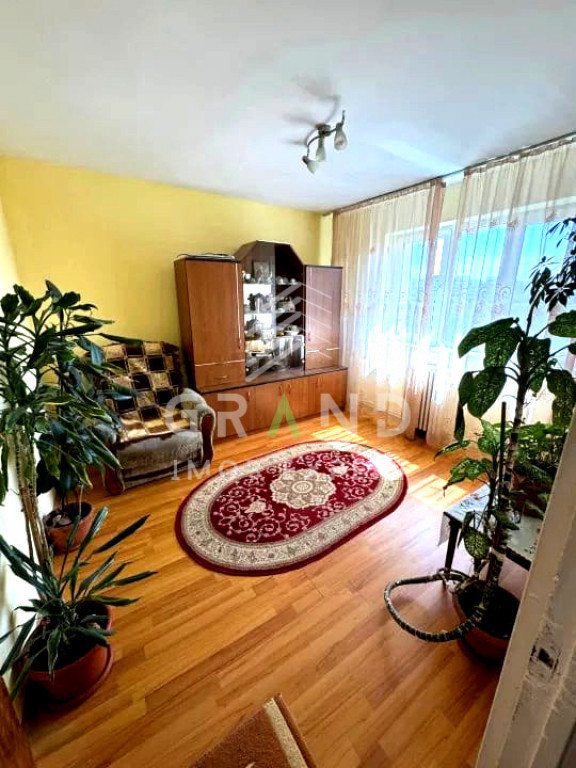 Apartament 52 mp, renovat, balcon, zonă verde și liniștit