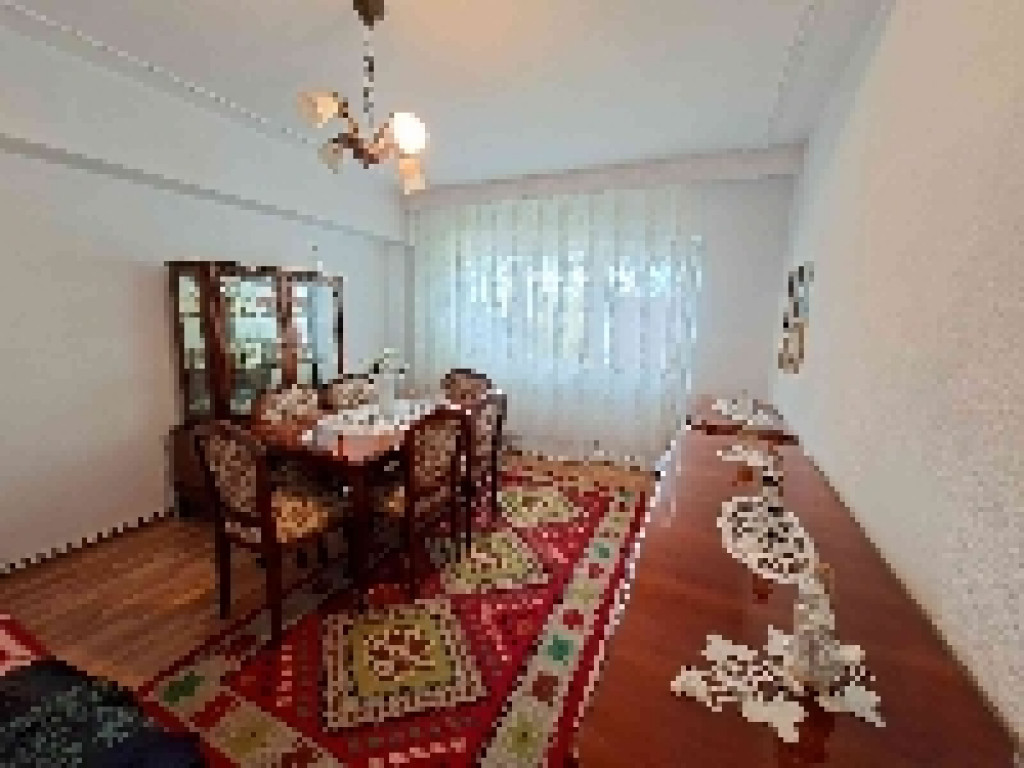 Vând apartament 2 camere etaj 1 zona Primăverii