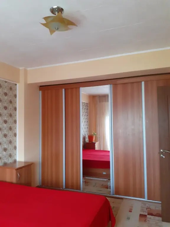 închiriez ap 2 camere