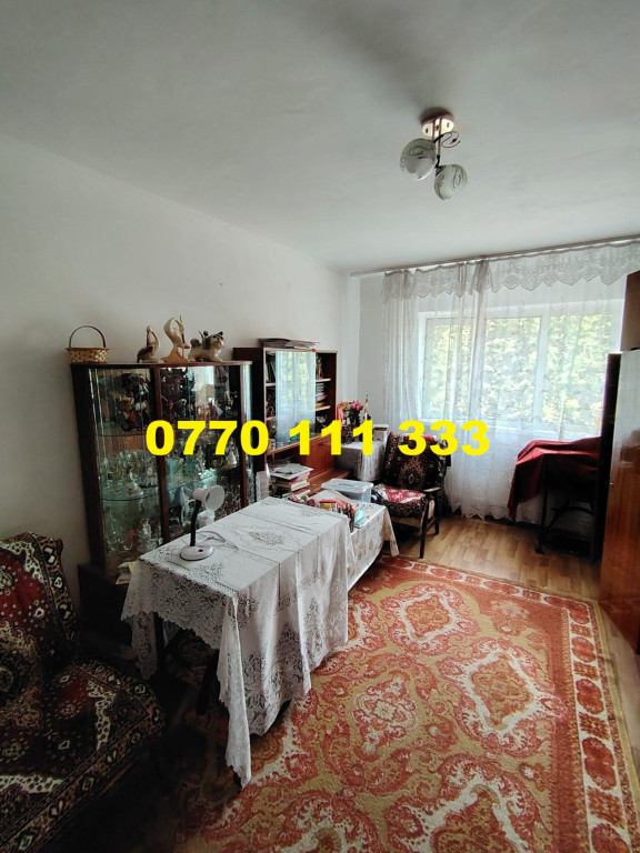 Apartament 3 camere decomandat, zona Calarasilor, etaj 2.