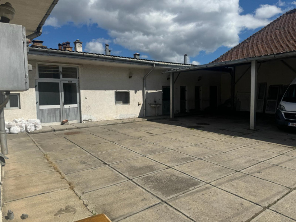 Spațiu comercial de vânzare – 380 mp, Terezian, Sibiu