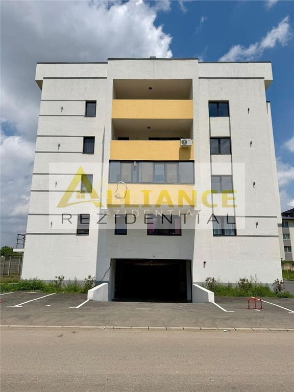Apartament 2 camere decomandat { Strada Solstitiului }