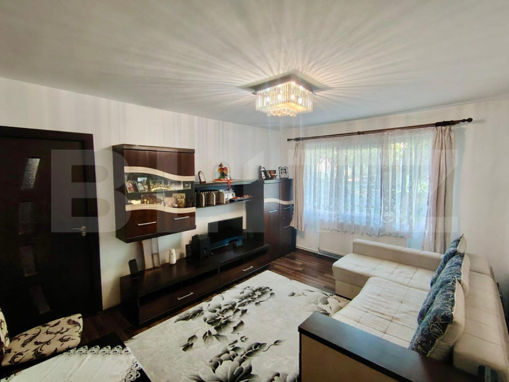Apartament cu 2 camere 42 mp. semidecomandat, cu loc de parc