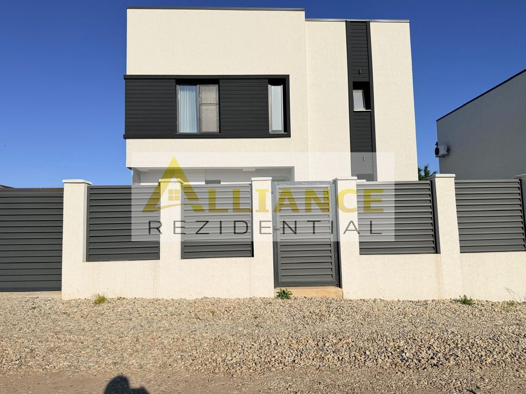 Vila moderna cu arhitectura deosebita gata sa devina acasa