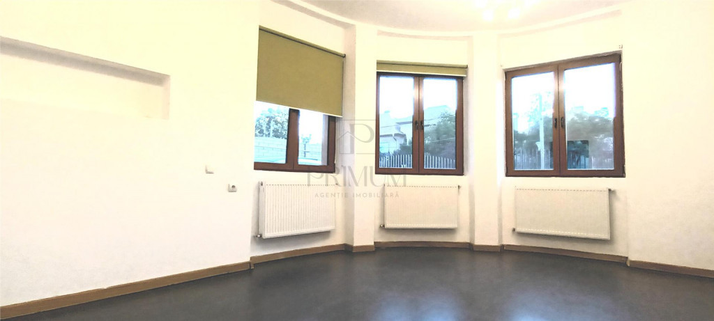 Vila - 7 camere - toate utilitatile - panouri fotovoltaice