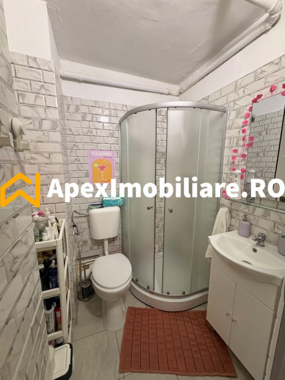 Piata sudului metrou parter cu balcon
