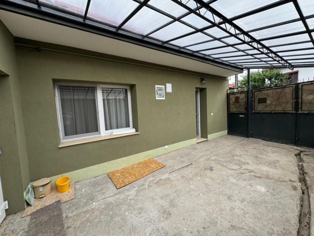 Casă renovata, 3 dormitoare, pod amenajat, curte – Zona G