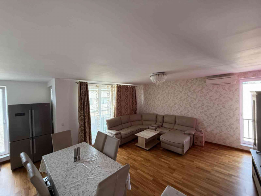Apartament cu 3 camere 74 mp lux situat in cartierul Andrei