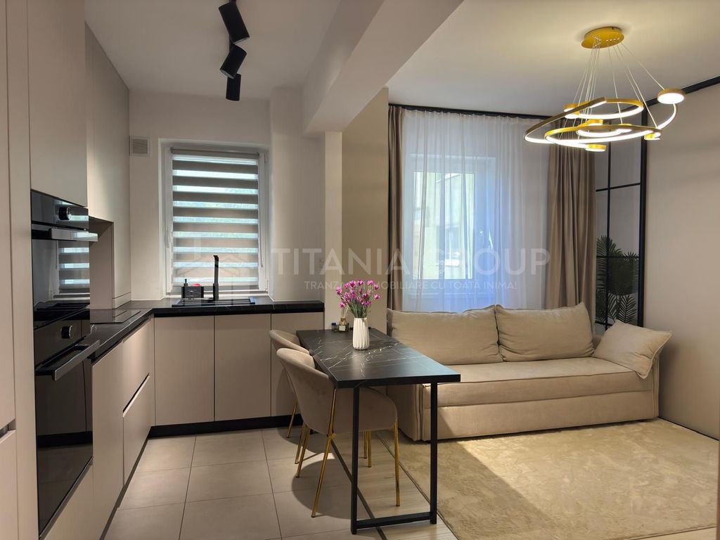 Apartament 3 camere modern, parcare, boxa - Top City Coresi