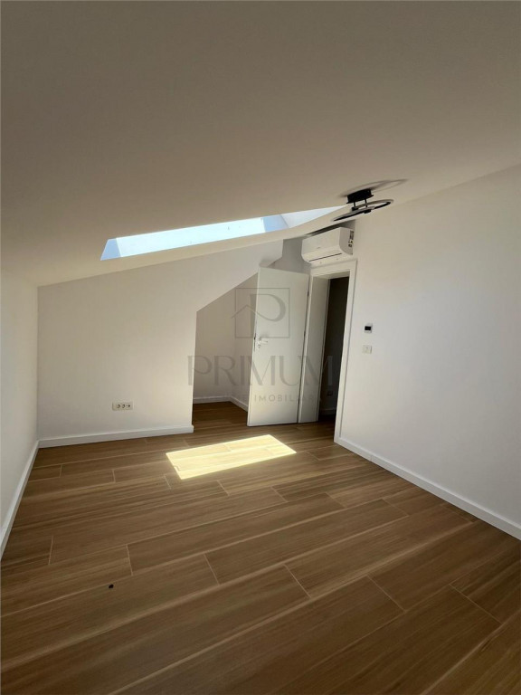 Spatiu comercial - semicentral - toate utilitatiile - 2 intr