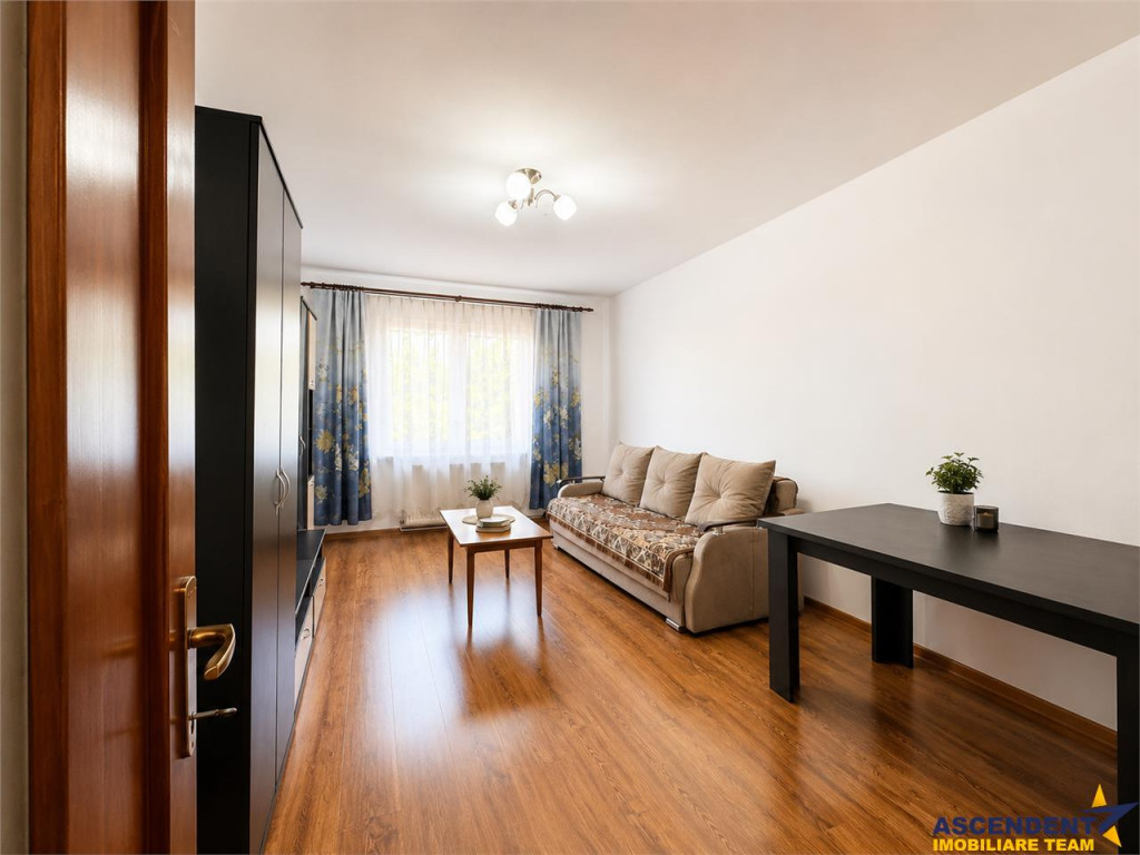 Luminos, decomandat, 3 camere, 2 bai, etaj2, Calea Sighi#537