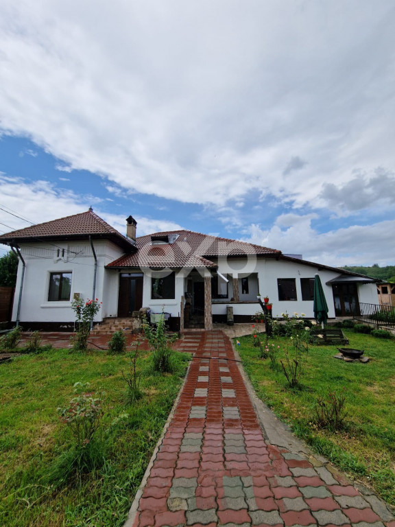 Vilă P+2 cu Spațiu Comercial și Teren 1000 mp – Răzvad