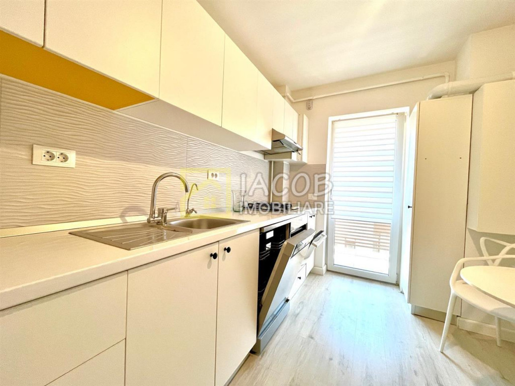 Apartament 3 camere semidecomandate Arena Residence Bacau